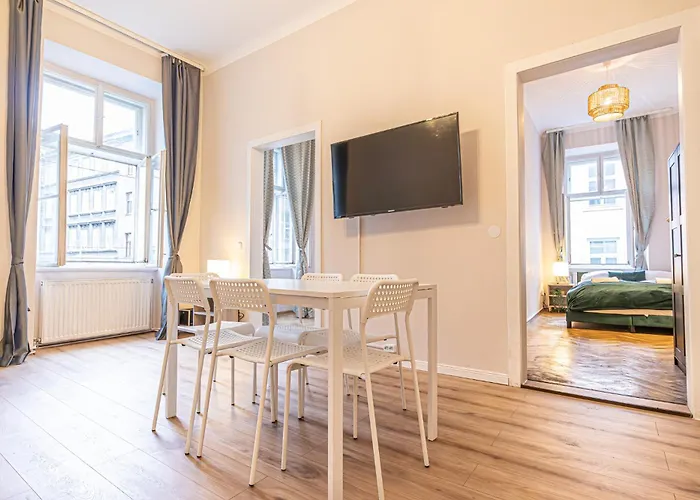 Spacious 2br With Living In Vienna