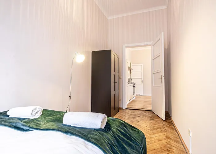 Spacious 2br With Living In Apartment