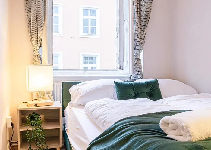 Spacious 2br With Living In * Vienna