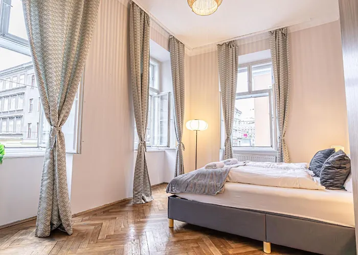 Spacious 2br With Living In Vienna
