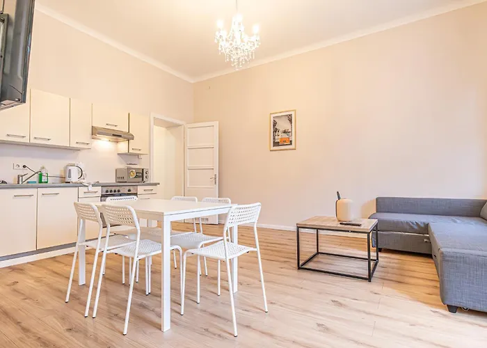Spacious 2br With Living In Vienna