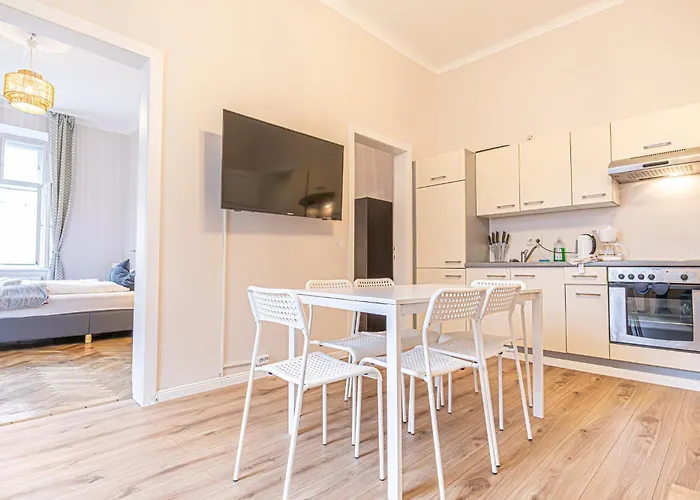 Spacious 2br With Living In * Vienna