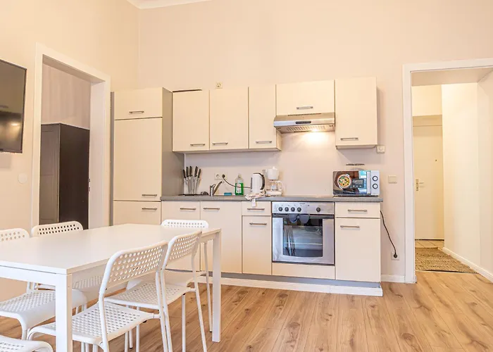 Spacious 2br With Living In