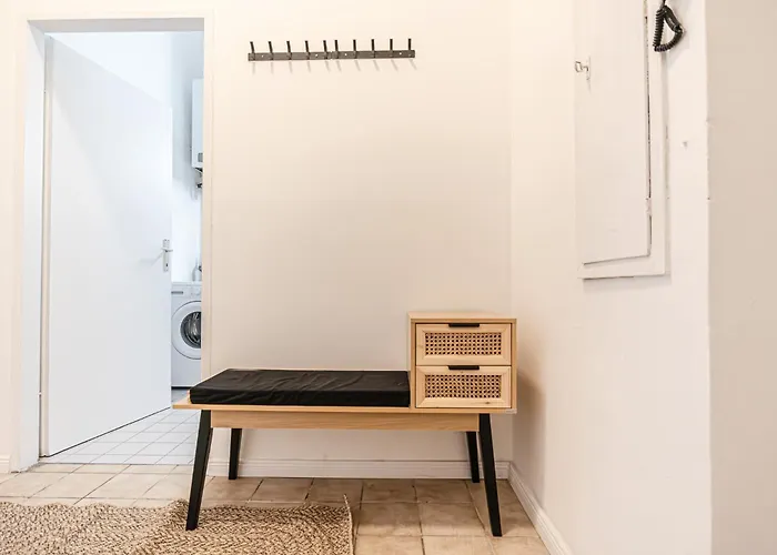 Spacious 2br With Living In Apartment