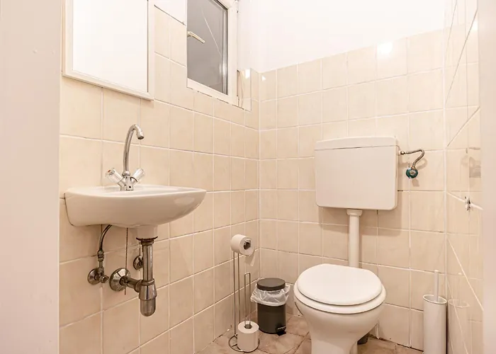 Apartment Spacious 2br With Living In Vienna